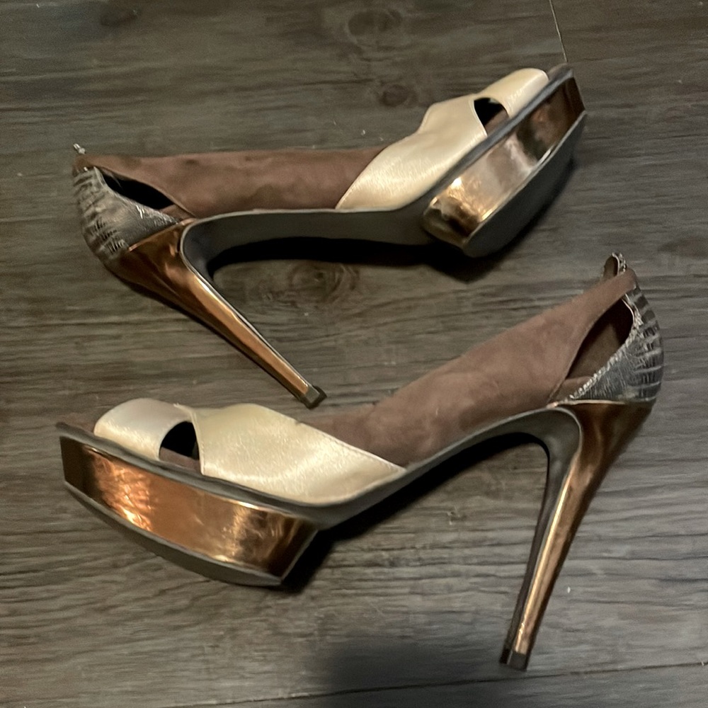 Unique BCBG Platform Heels 9.5